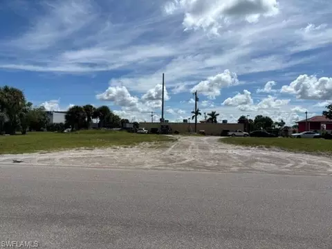 1925 SE 15th Pl, Cape Coral, FL 33990