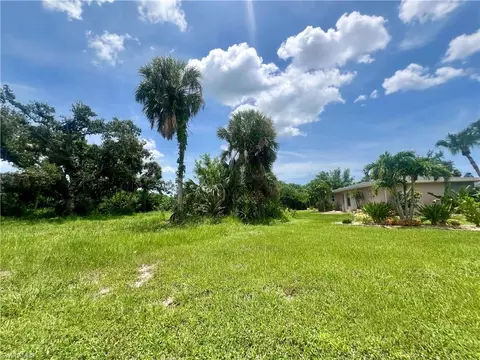 25 Oakland Hills Pl, Rotonda West, FL 33947