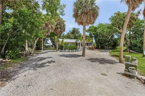 3300 6th Ave, Saint James City, FL 33956