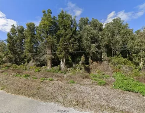 2704 36th St SW, Lehigh Acres, FL 33976