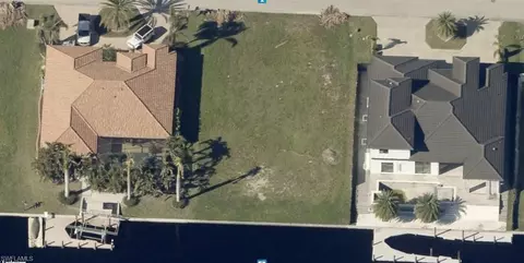 2044 Ottersrest Ln, Cape Coral, FL 33990