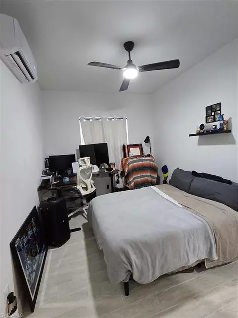 Bedroom - 23041 Roundtree Ave, Alva, FL 33920 photo 3 of 4