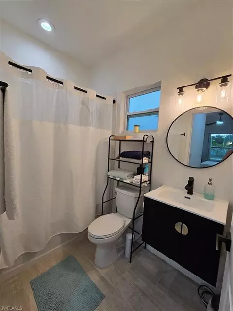 Bath - 23041 Roundtree Ave, Alva, FL 33920 photo 1 of 2