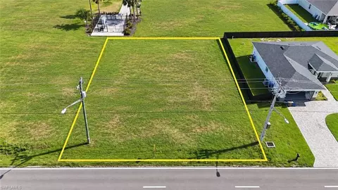 1608 Kismet Pkwy W, Cape Coral, FL 33993