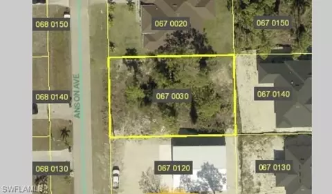 900 Anson Ave, Lehigh Acres, FL 33971