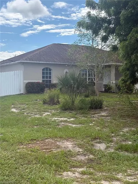 127 Blackstone Dr, Fort Myers, FL 33913
