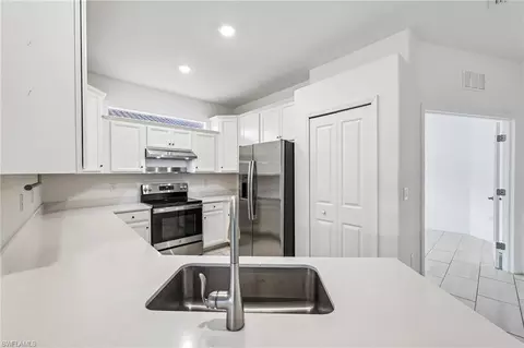 Kitchen - 2583 Vine Ave, Naples, FL 34120 photo 4 of 4