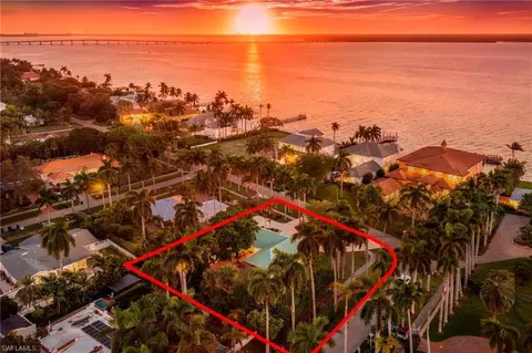3209 W Riverside Dr, Fort Myers, FL 33901