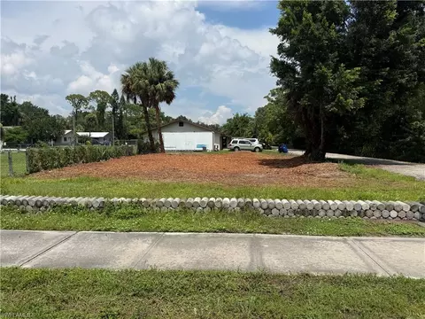 1209 Laurel Dr, North Fort Myers, FL 33917