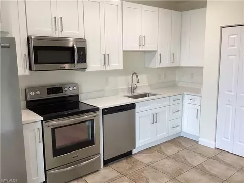9806 Roundstone Cir, Fort Myers, FL 33967