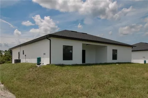 Exterior - 943 Commodore St, Lehigh Acres, FL 33974 photo 3 of 4