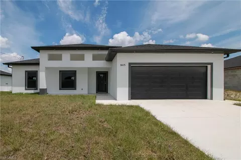 Exterior - 943 Commodore St, Lehigh Acres, FL 33974 photo 2 of 4