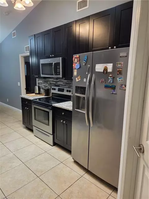 Kitchen - 1025 Iris St E, Lehigh Acres, FL 33974 photo 3 of 4