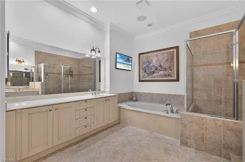 Bath - 3177 Aviamar Cir #202, Naples, FL 34114 photo 1 of 5