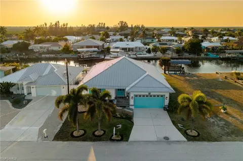 12249 Moon Shell Dr, Matlacha Isles, FL 33991