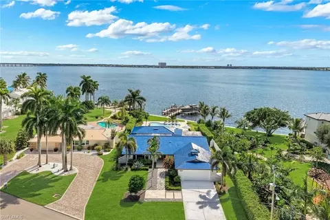 5327 Nautilus Dr, Cape Coral, FL 33904