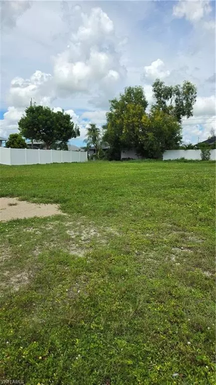 611 SW 27th Ter, Cape Coral, FL 33914