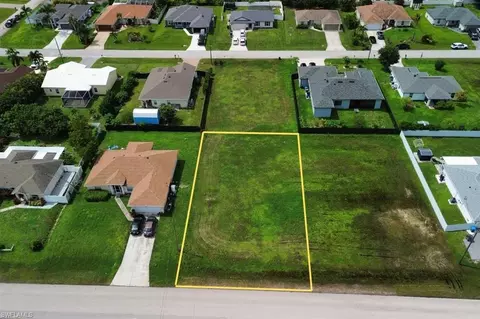 2428 NE 7th Pl, Cape Coral, FL 33909
