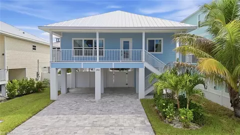 250 Pearl St, Fort Myers Beach, FL 33931