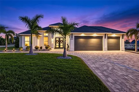 2590 Surfside Blvd, Cape Coral, FL 33914