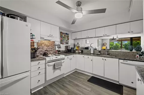 2069 W Lakeview Blvd #5, North Fort Myers, FL 33903