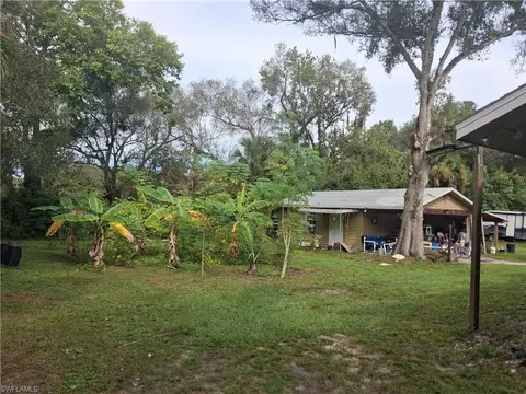 Exterior - 140 S Davis St, Labelle, FL 33935 photo 11 of 11