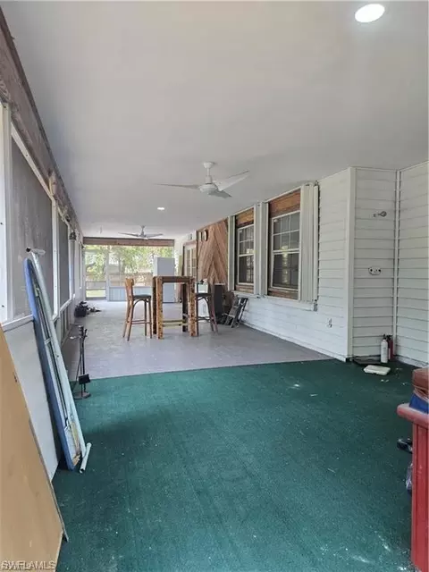 Exterior - 140 S Davis St, Labelle, FL 33935 photo 7 of 11