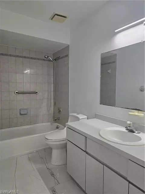 Bath - 140 S Davis St, Labelle, FL 33935 photo 1 of 2