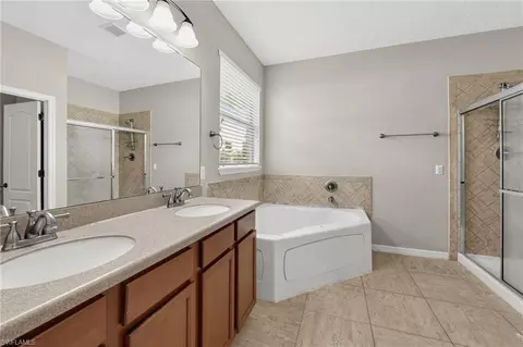 Bath - 12218 Lavender Loop, Bradenton, FL 34212 photo 2 of 3