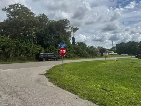 818 Acton Ave, Lehigh Acres, FL 33971 photo 4