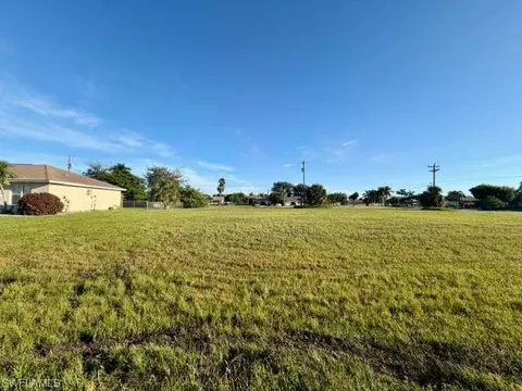 623 SE 31st St, Cape Coral, FL 33904