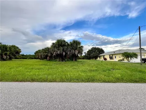 172 Tournament Rd, Rotonda West, FL 33947