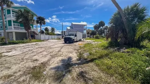 128 Jefferson St, Fort Myers Beach, FL 33931