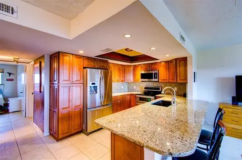 4906 Victoria Dr #413, Cape Coral, FL 33904