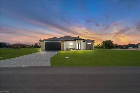 928 NE 1st Pl, Cape Coral, FL 33909