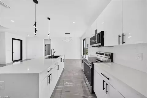 Kitchen - 2621 40th St W, Lehigh Acres, FL 33971 photo 4 of 6