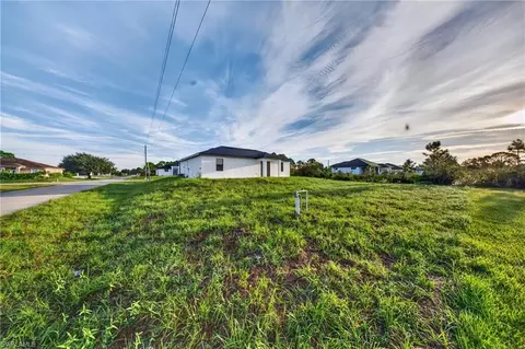 Exterior - 2621 40th St W, Lehigh Acres, FL 33971 photo 5 of 5
