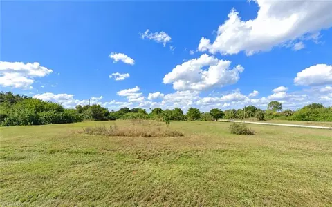 2620 NE 22nd Pl, Cape Coral, FL 33909