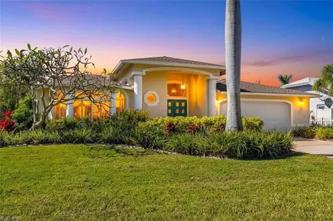 3906 SE 20th Pl, Cape Coral, FL 33904