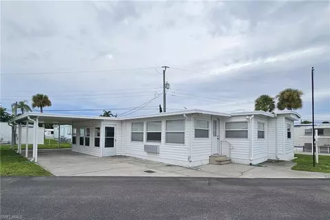5558 Palm Beach Blvd #69, Fort Myers, FL 33905