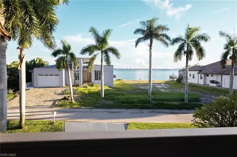 647 Coral Dr, Cape Coral, FL 33904