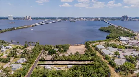 1069 River Rd, North Fort Myers, FL 33903