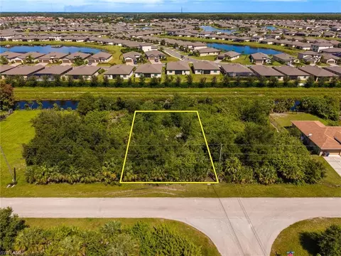 3742 Hyde Park Dr, Fort Myers, FL 33905