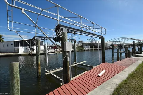 16 Nancy Ln, Fort Myers Beach, FL 33931