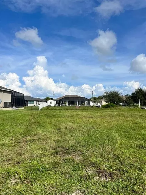 2001 Surfside Blvd, Cape Coral, FL 33991
