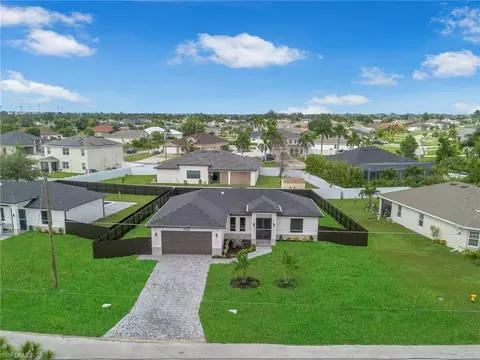 352 SW 24th Pl, Cape Coral, FL 33991
