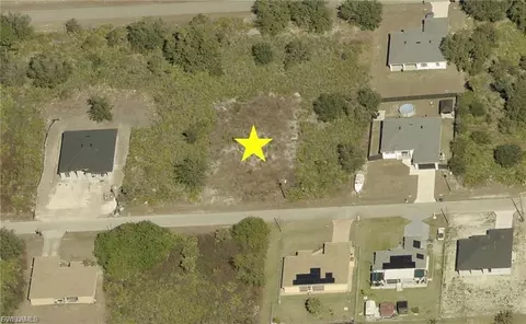 2706 65th St W, Lehigh Acres, FL 33971