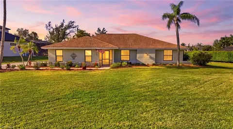 7275 Lake Dr, Fort Myers, FL 33908