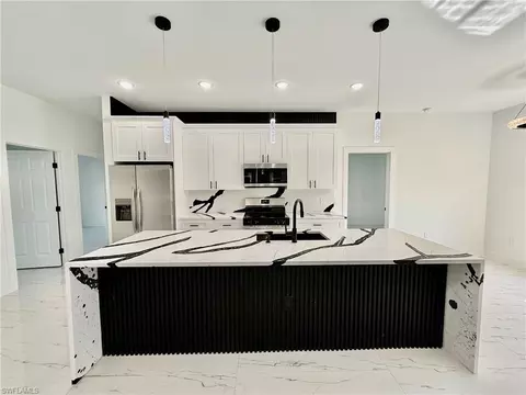Kitchen - 600 E 7th St, Lehigh Acres, FL 33972 photo 2 of 8