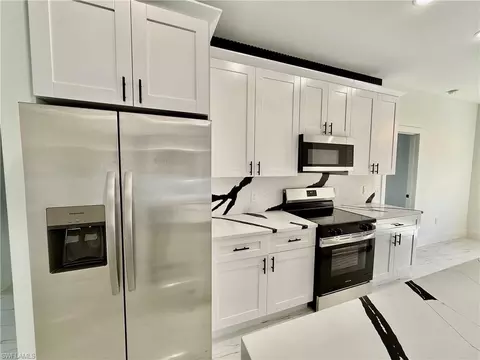 Kitchen - 600 E 7th St, Lehigh Acres, FL 33972 photo 7 of 8